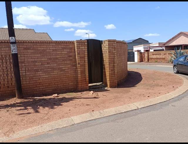 3 BEDROOM HOUSE FOR SALE IN PROTEA GLEN EXT